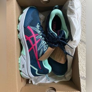 NWT ASICS Gel Venture 8. W7.5